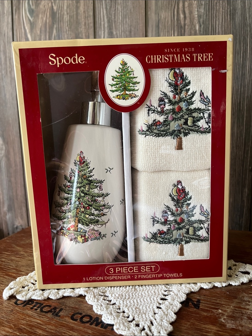 Spode Christmas Tree Cream and Green Lotion Dispenser & Towel Set